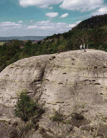 Malý Vlhošť & skalní průchod