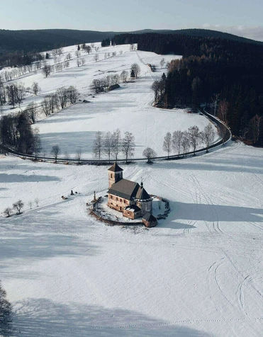 Kostel sv. Jana Nepomuckého v Bartošovicích