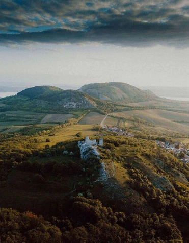 Zřícenina hradu Sirotčí hrádek